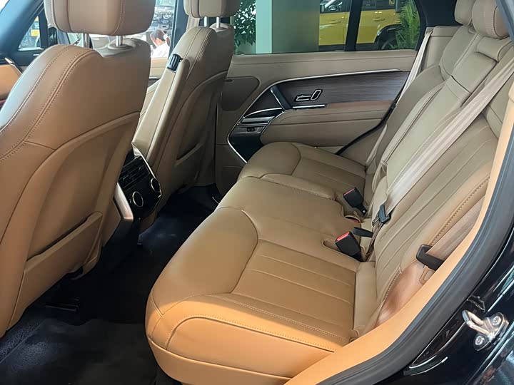 Land Rover Range Rover 2026 2026款 3.0 L6 360PS SE标轴版