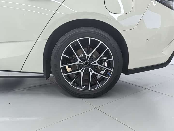 BYD Seal 07 DM-i Hybrid 2025 2025款 智驾版 DM-i 1.5L 125km 尊贵型