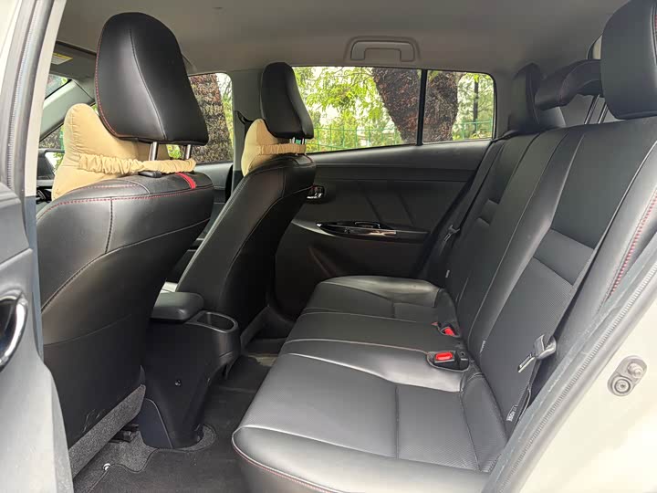 Фото 5 - Toyota Yaris L Hatchback