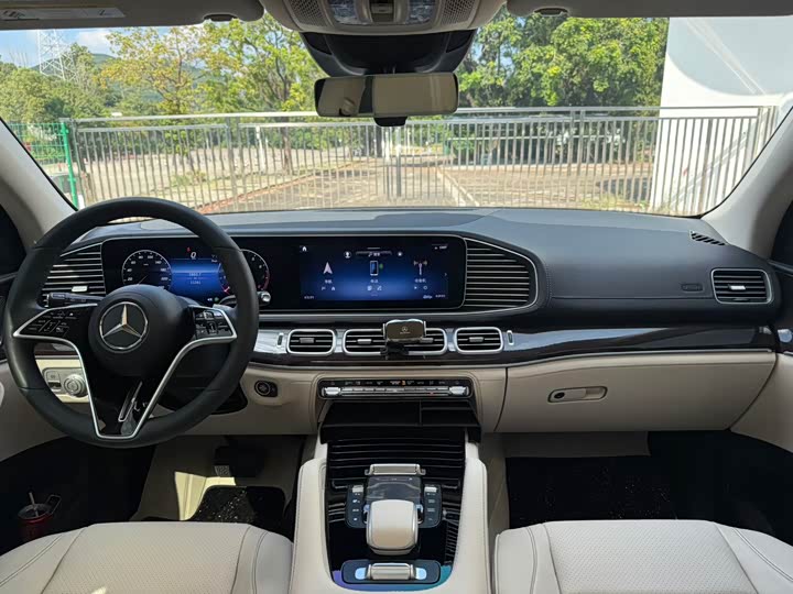 صورة 4 - Mercedes-Benz GLS-Class