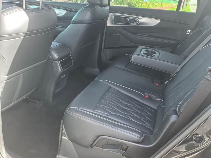 GAC Trumpchi GS8 2024 2024款 领航系列 2.0TGDI 两驱豪华智联版 7座