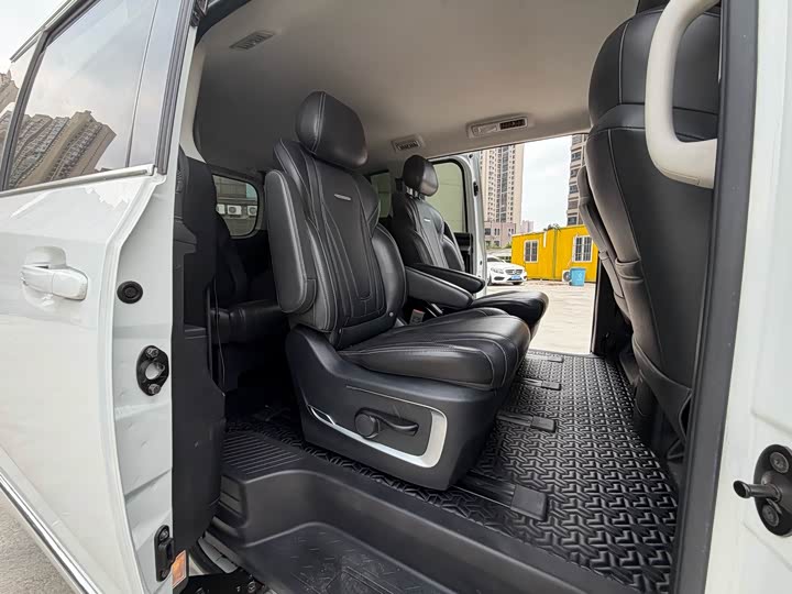 Maxus G20 2021 2021款 PLUS 2.0T 柴油自动豪华版