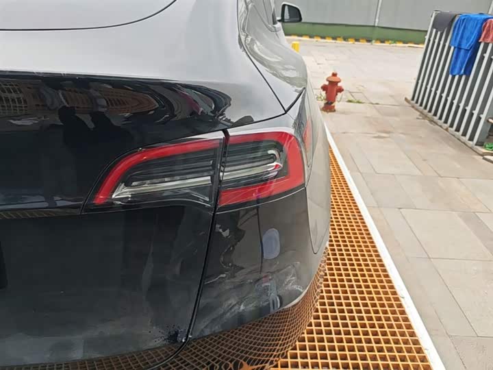 Zdjęcie 8 - Tesla Model Y