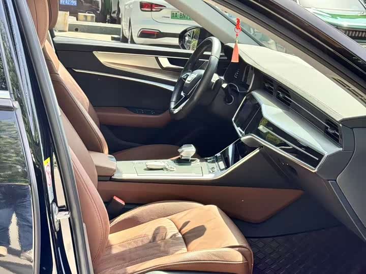 Photo 8 - Audi A6L