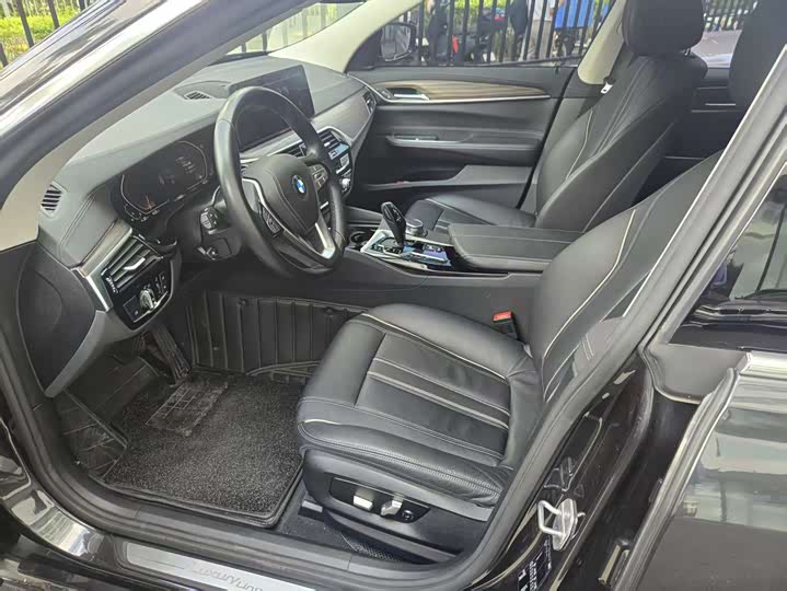 Фото 2 - BMW 6 Series GT