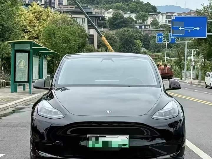 Photo 2 - Tesla Model Y
