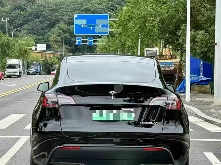 Photo 3 - Tesla Model Y