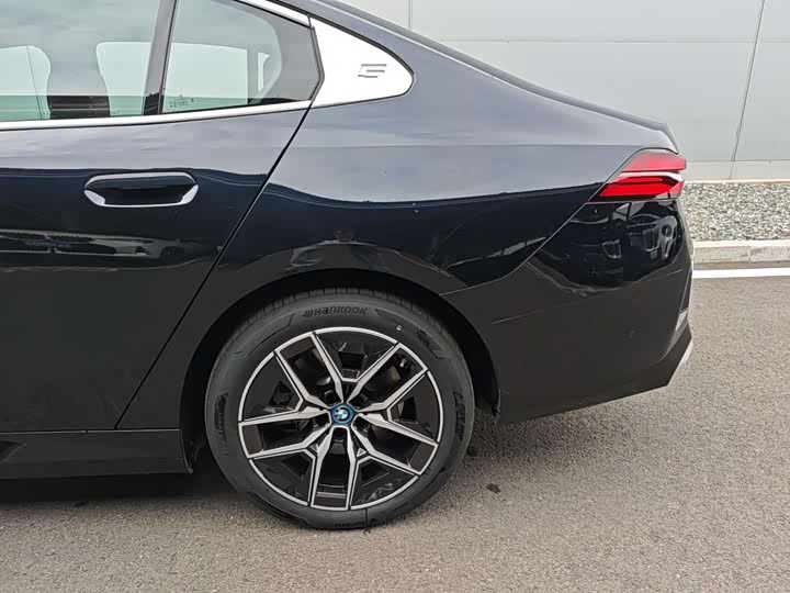 BMW i5 2025 2025款 eDrive 35L M运动套装