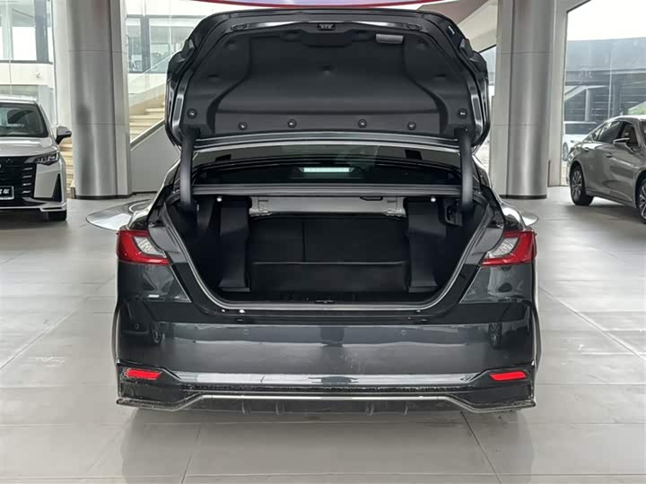 Toyota Camry 2026 2026款 双擎 2.0HXS 运动Plus版
