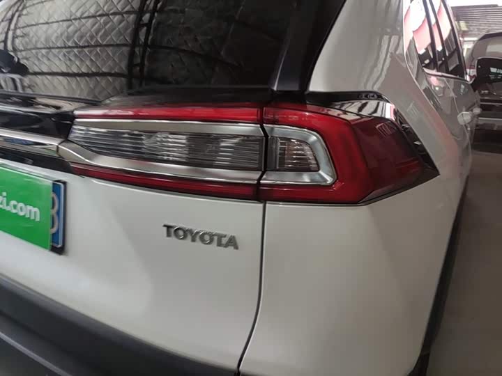 Фото 8 - Toyota Wildlander