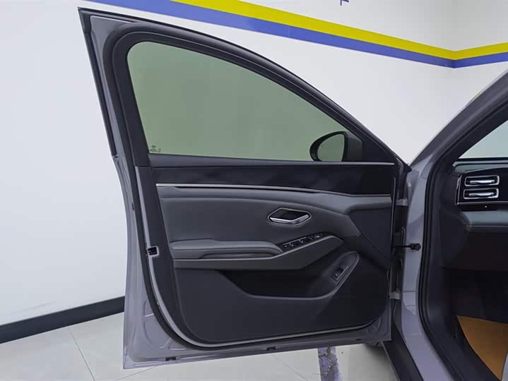 BYD Qin L 2026 2026款 DM-i 210KM超越型