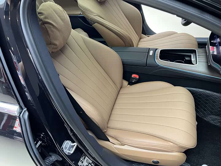 Photo 8 - Mercedes-Benz E-Class Hybrid