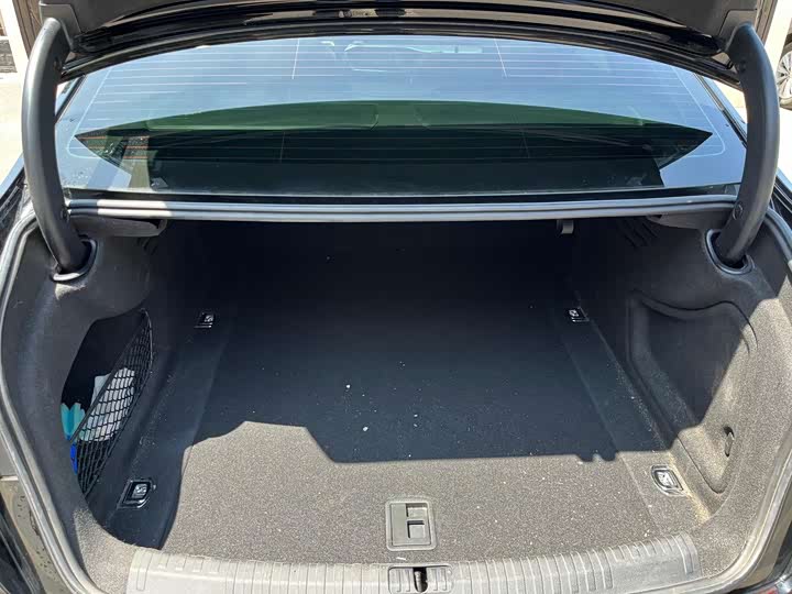 Фото 6 - Audi A6L