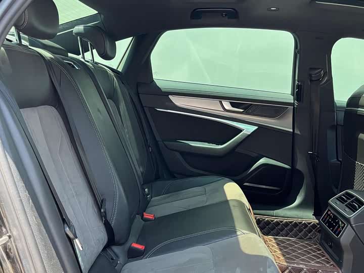 Фото 7 - Audi A6L