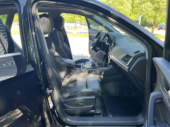 Фото 8 - Audi Q5L
