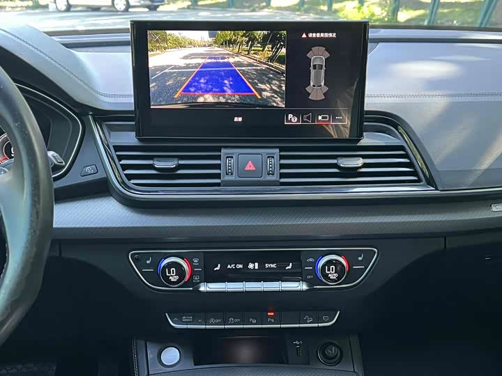 Фото 9 - Audi Q5L