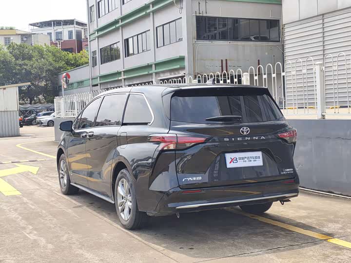 Toyota Sienna 2024 2024款 2.5L混动 四驱尊贵版