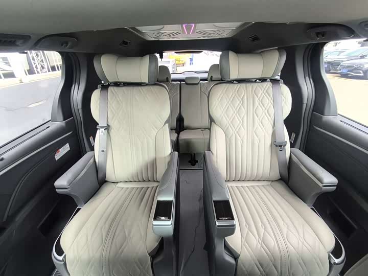 Toyota Sienna 2024 2024款 2.5L混动 四驱尊贵版