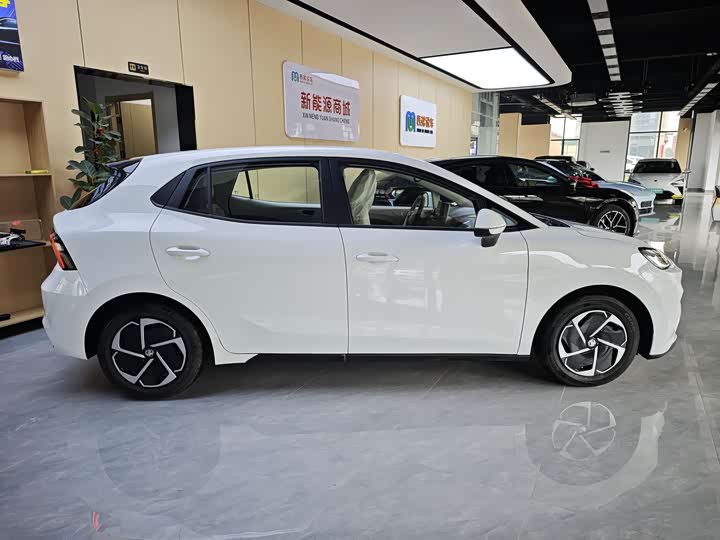 Фото 3 - MG Motor 4 EV