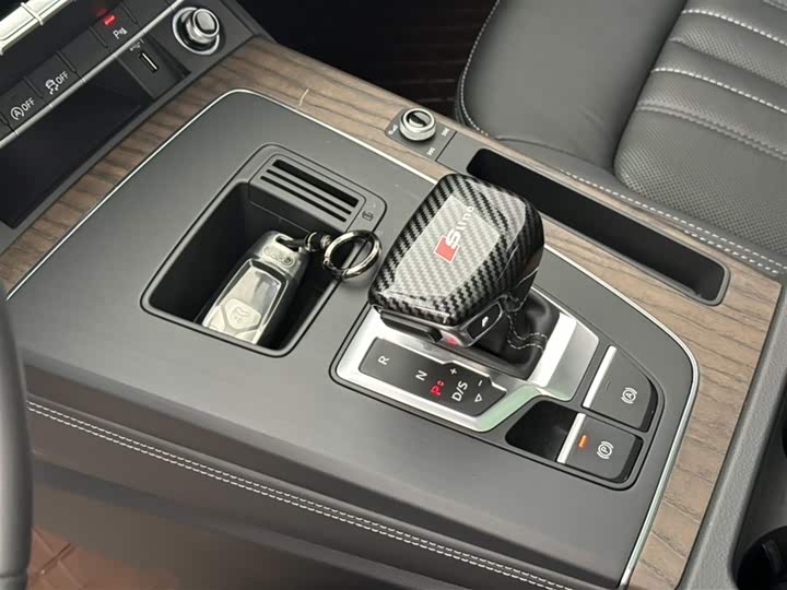 Фото 7 - Audi Q5L