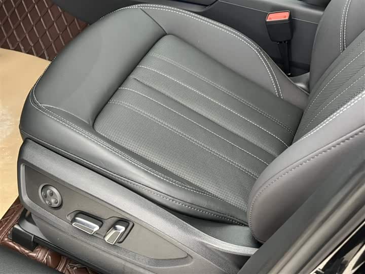 Фото 8 - Audi Q5L