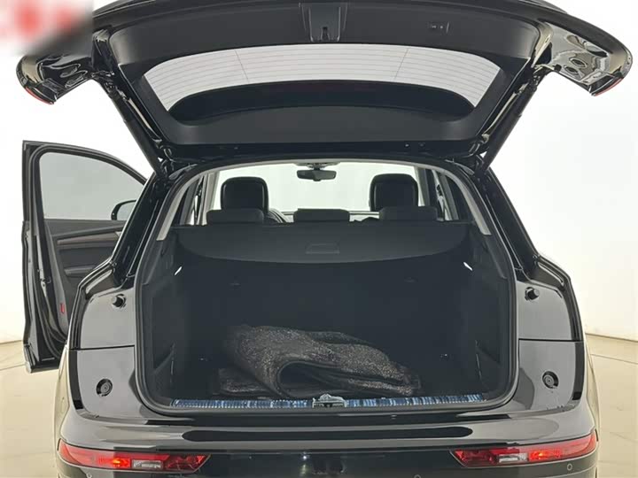 Фото 9 - Audi Q5L