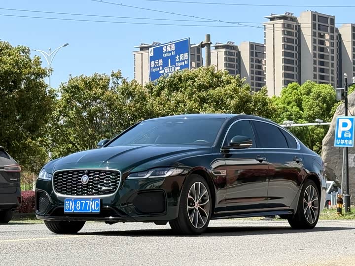 Photo 2 - Jaguar XF L