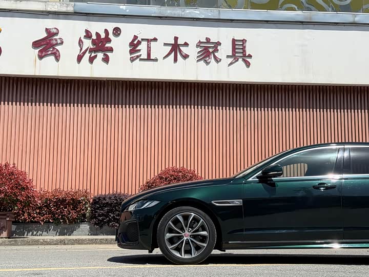 Photo 3 - Jaguar XF L