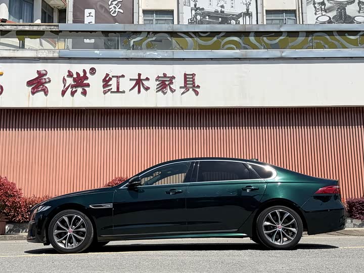 Photo 4 - Jaguar XF L