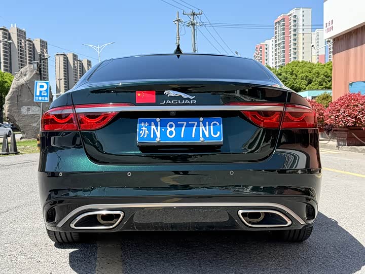 Photo 6 - Jaguar XF L