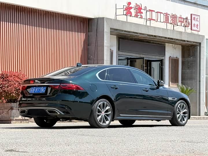 Photo 7 - Jaguar XF L
