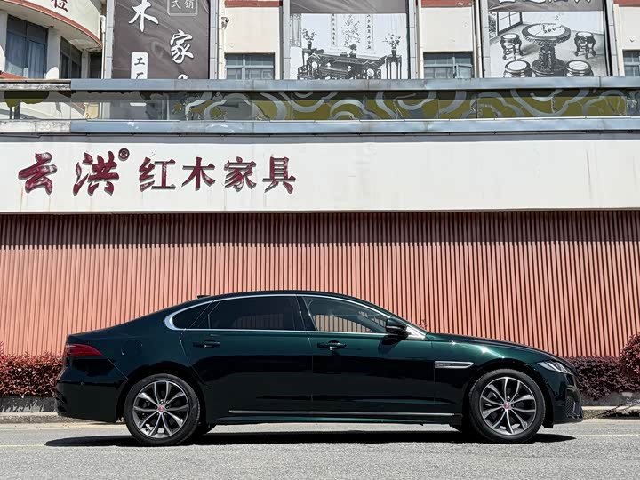 Photo 8 - Jaguar XF L