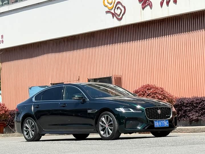 Photo 9 - Jaguar XF L
