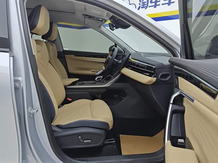 Zdjęcie 8 - Geely Atlas L