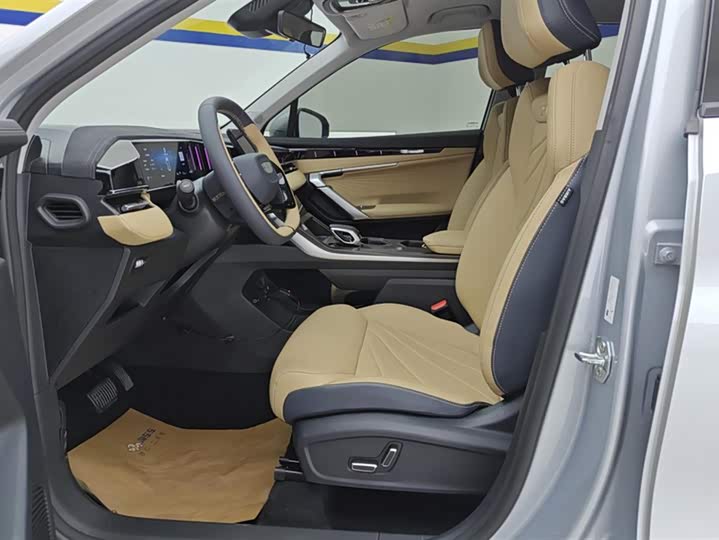 Zdjęcie 9 - Geely Atlas L