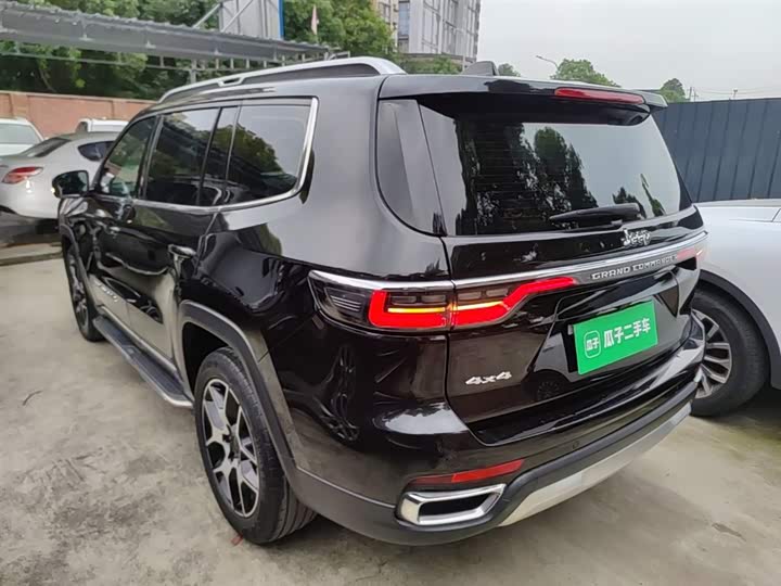 Jeep Grand Commander 2022 2022款 2.0T 两驱豪华版