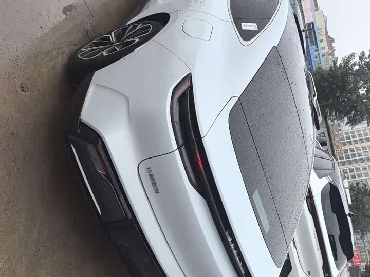 Geely Galaxy E8 2025 2025款 700km 远航智驾版