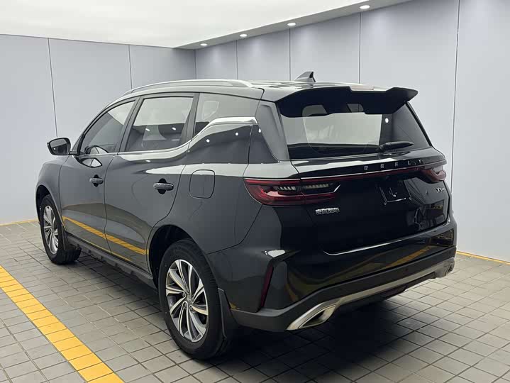 Фото 4 - Geely Vision X6
