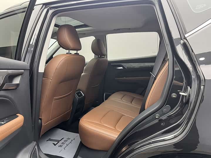 Фото 8 - Geely Vision X6