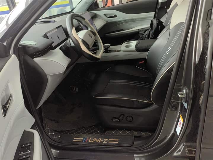 Changan UNI-Z Hybrid 2024 2024款 蓝鲸智电iDD 125km 卓越型