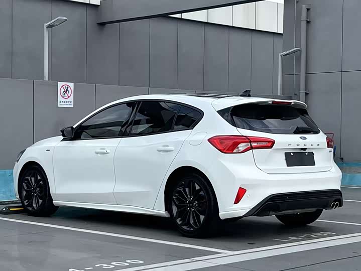 Ford Focus 2022 2022款 两厢 EcoBoost 180 自动ST Line