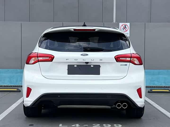 Ford Focus 2022 2022款 两厢 EcoBoost 180 自动ST Line