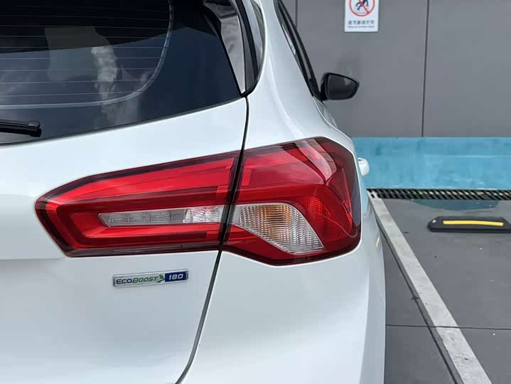Ford Focus 2022 2022款 两厢 EcoBoost 180 自动ST Line