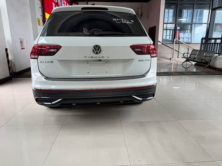 Volkswagen Tiguan L Pro 2025 2025款 出众款 300TSI 自动两驱龙腾版