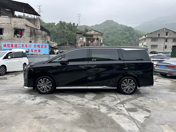 Фото 2 - GAC Trumpchi M8