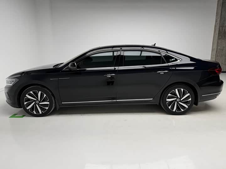 Фото 9 - Volkswagen Passat
