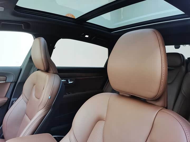 Фото 9 - Volvo S90