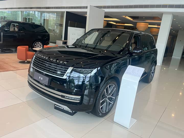 Land Rover Range Rover 2026 2026款 3.0 L6 400PS HSE长轴版