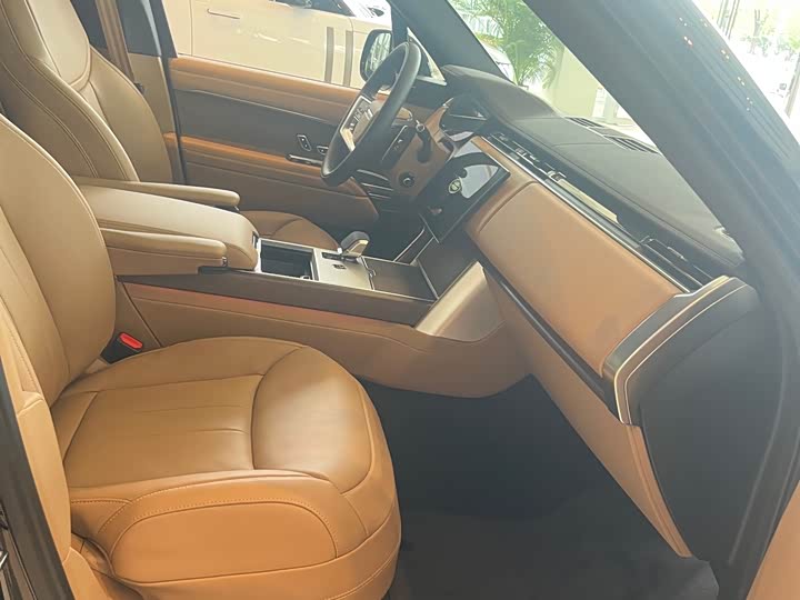 Land Rover Range Rover 2026 2026款 3.0 L6 400PS HSE长轴版