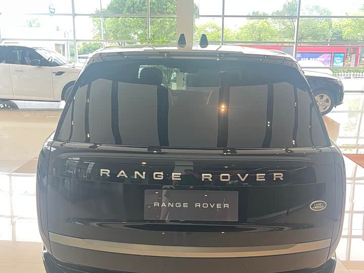 Land Rover Range Rover 2026 2026款 3.0 L6 400PS HSE长轴版
